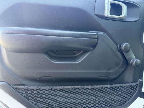 Used 2021 Jeep Wrangler Sport image 12