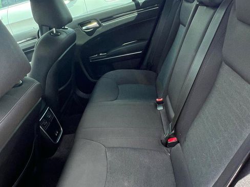 Used 2018 Chrysler 300 Touring RWD image 6