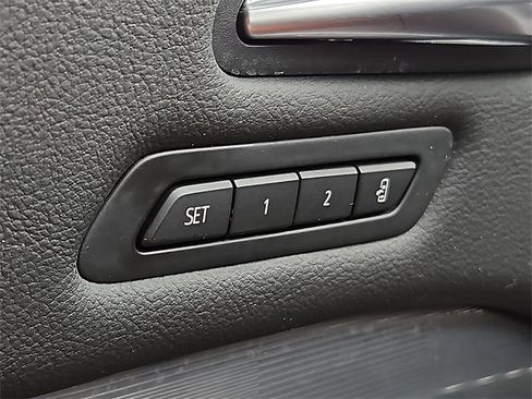 Used 2024 Cadillac XT4 Premium Luxury image 34