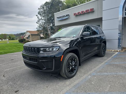 New 2026 Jeep Grand Cherokee Altitude AWD/4WD image 8