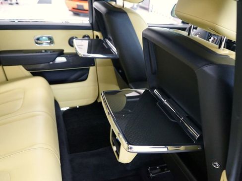 Used 2022 Rolls-Royce Cullinan Black Badge w/ Dark Exterior Package AWD/4WD image 73