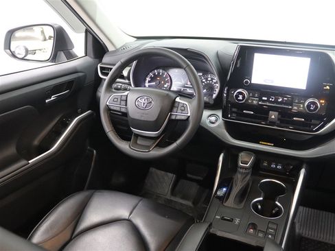 Used 2023 Toyota Highlander XLE image 20