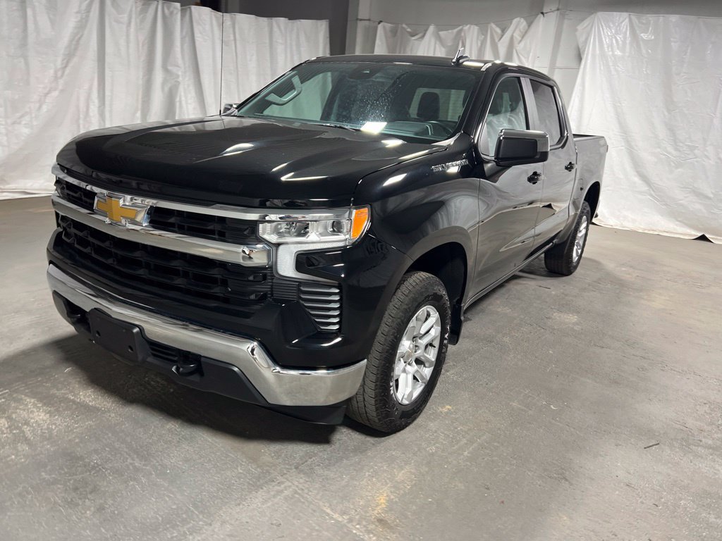 Used 2024 Chevrolet Silverado 1500 LT AWD/4WD image 3