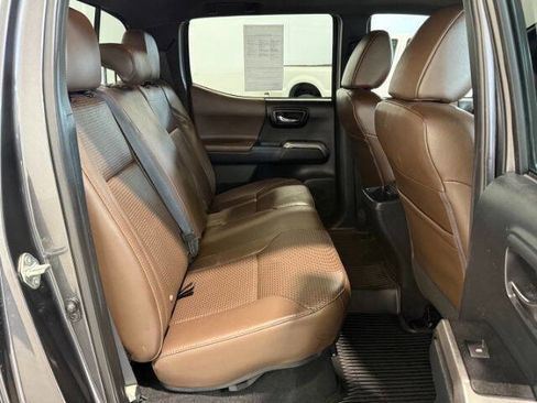 Used 2017 Toyota Tacoma Limited w/ Tow Package AWD/4WD image 15