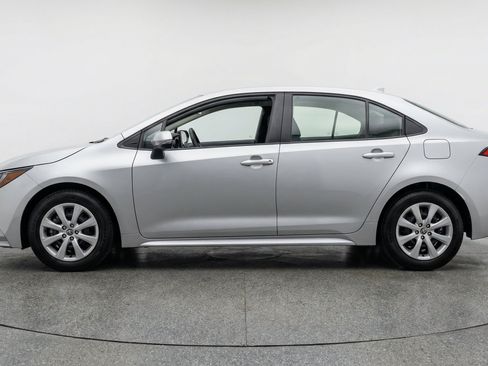 Used 2025 Toyota Corolla LE FWD image 5
