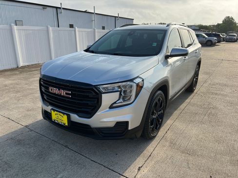 Used 2022 GMC Terrain SLE w/ Driver Convenience Package FWD image 7