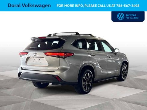 Used 2023 Toyota Highlander XLE FWD image 8