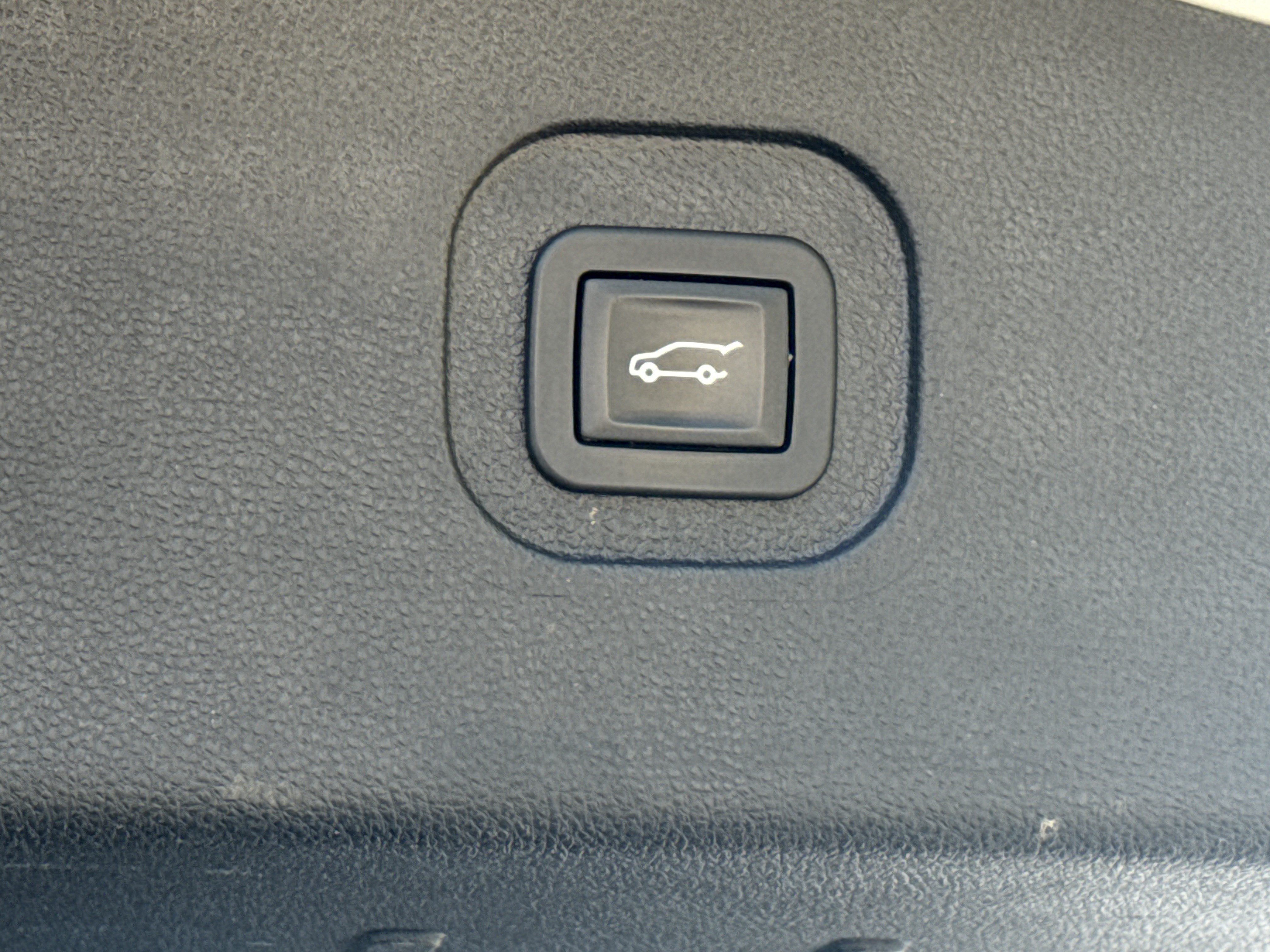 Used 2017 Chevrolet Equinox Premier w/ Enhanced Convenience Package FWD image 18