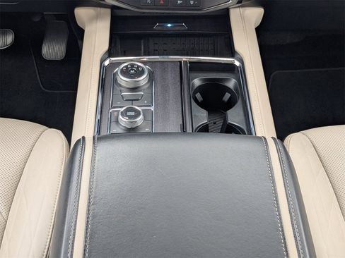 Used 2023 Ford Expedition Platinum image 21