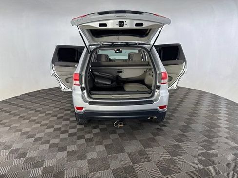 Used 2012 Jeep Grand Cherokee Laredo w/ Laredo E Group AWD/4WD image 18