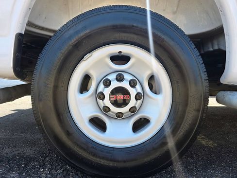 Used 2025 GMC Savana 2500 RWD image 21