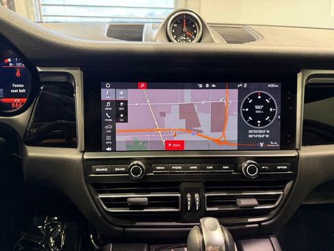 Used 2021 Porsche Macan AWD/4WD image 15