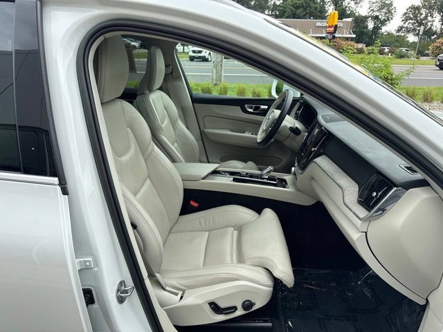Certified 2022 Volvo XC60 B5 Inscription w/ Advanced Package AWD/4WD image 15