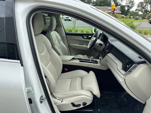 Certified 2022 Volvo XC60 B5 Inscription w/ Advanced Package AWD/4WD image 15