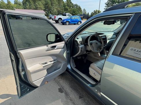 Used 2010 Subaru Forester 2.5XT Limited image 9