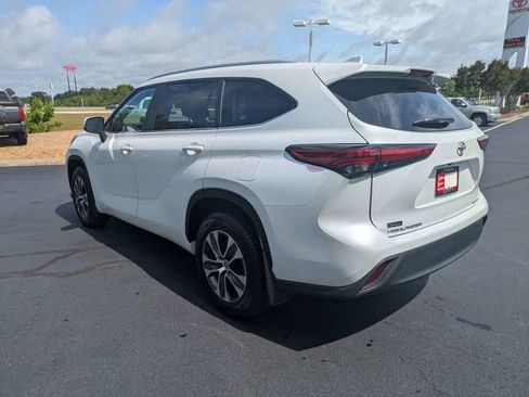 Used 2023 Toyota Highlander XLE AWD/4WD image 7