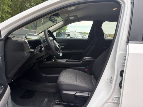 Used 2025 Nissan Kicks SV AWD/4WD image 24