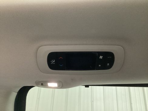 Used 2024 Chrysler Pacifica Touring-L FWD image 33