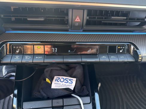 Used 2024 Toyota Prius XLE image 18