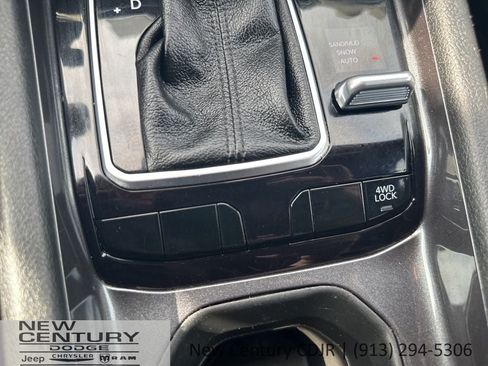 Used 2024 Jeep Compass Latitude AWD/4WD image 30