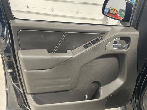 Used 2015 Nissan Frontier PRO-4X AWD/4WD image 11