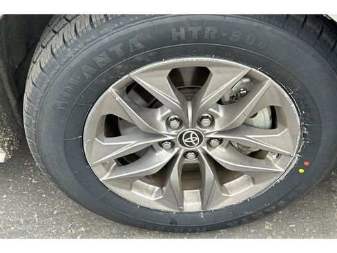 Certified 2021 Toyota Sienna XLE FWD image 4