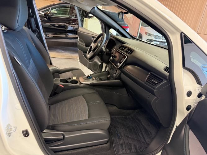 Used 2025 Nissan Leaf S FWD image 30