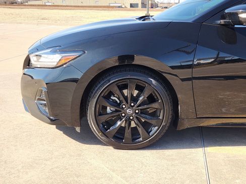 Used 2023 Nissan Maxima SR image 9