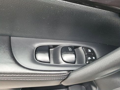 Used 2019 Nissan Rogue SV AWD/4WD image 29