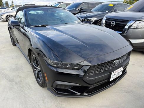 Used 2025 Ford Mustang Convertible RWD image 3