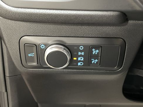 Used 2022 Ford Escape SE w/ SE Sport Appearance Package image 19