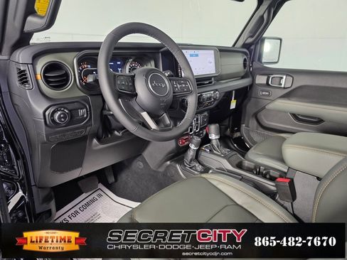 New 2025 Jeep Gladiator Mojave image 11