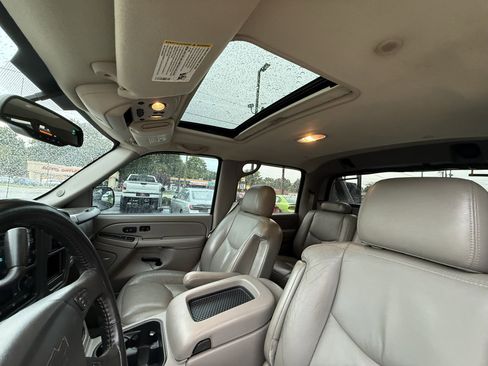 Used 2005 Chevrolet Avalanche Z71 w/ Sun And Sound Package image 18