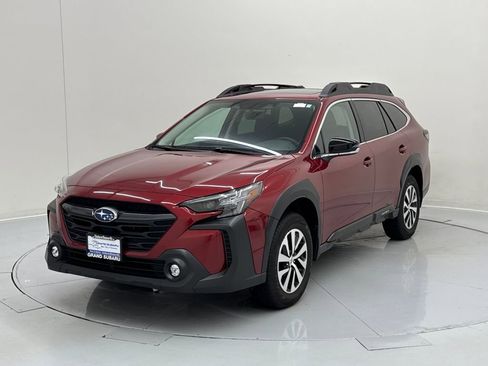 Used 2025 Subaru Outback Premium image 1