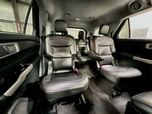 Used 2022 Ford Explorer XLT w/ Equipment Group 202A image 24