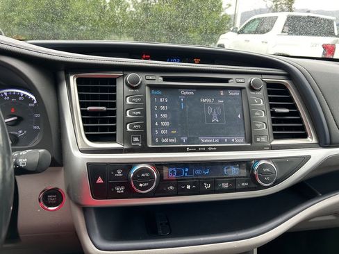Used 2019 Toyota Highlander Limited Platinum AWD/4WD image 27