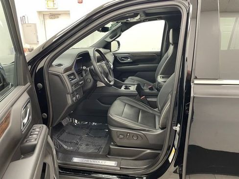 Used 2023 Chevrolet Suburban Premier w/ Premium Package 2 AWD/4WD image 7