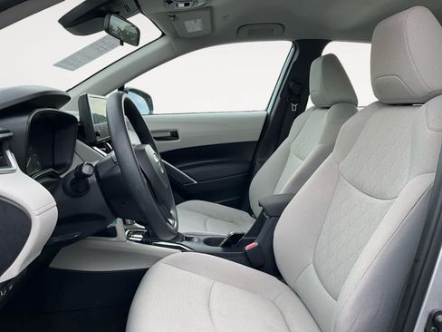 Used 2023 Toyota Corolla Cross L FWD image 9