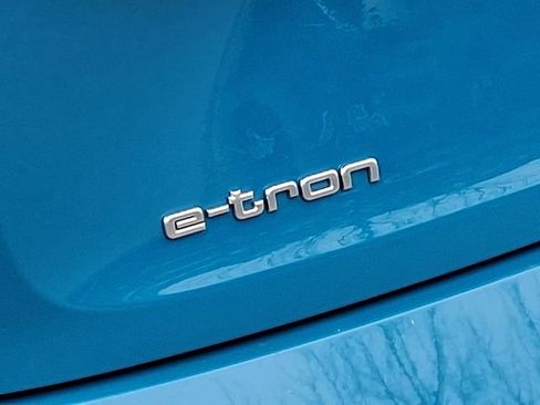 Used 2019 Audi e-tron Prestige image 37