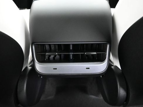 Used 2025 Tesla Model Y Long Range image 31