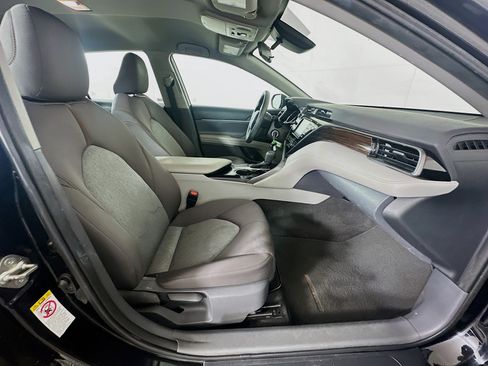 Used 2019 Toyota Camry LE FWD image 29