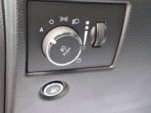 Used 2020 Jeep Grand Cherokee Limited AWD/4WD image 16