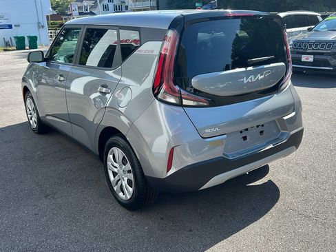 Used 2023 Kia Soul LX image 5