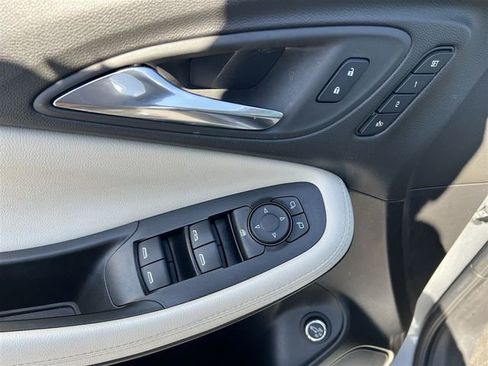 Used 2023 Buick Encore GX Essence w/ Experience Buick Package AWD/4WD image 17