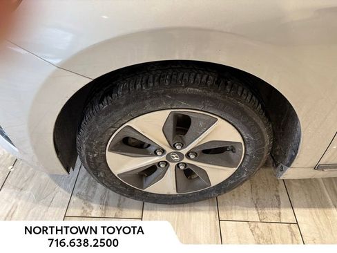 Used 2019 Hyundai Ioniq Electric image 11