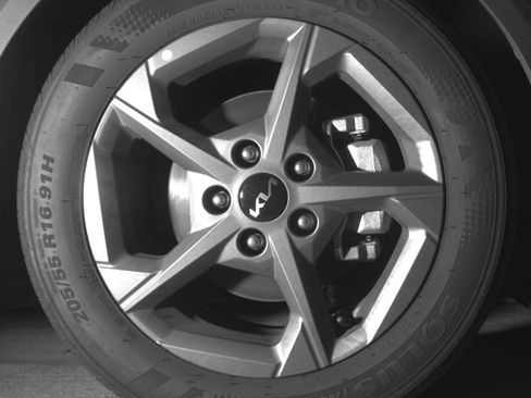 Used 2025 Kia K4 LXS image 13