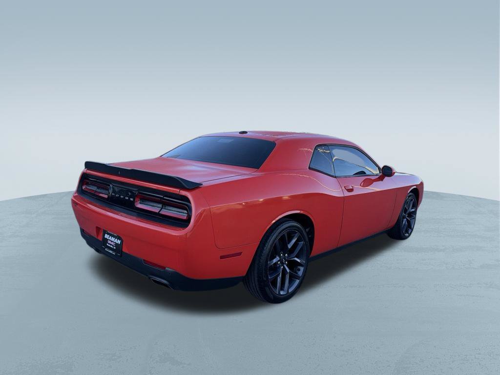 Used 2019 Dodge Challenger SXT w/ Driver Convenience Group RWD image 8