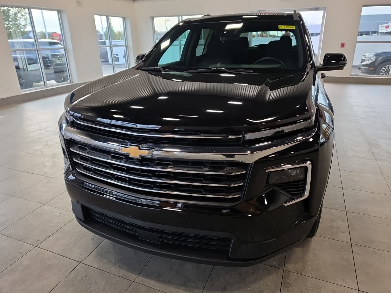 Used 2024 Chevrolet Traverse LT w/ LPO, Floor Liner Package FWD image 2