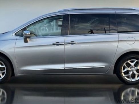 Used 2019 Chrysler Pacifica Limited image 2