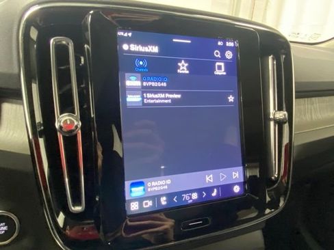 Used 2025 Volvo XC40 B5 Core image 21